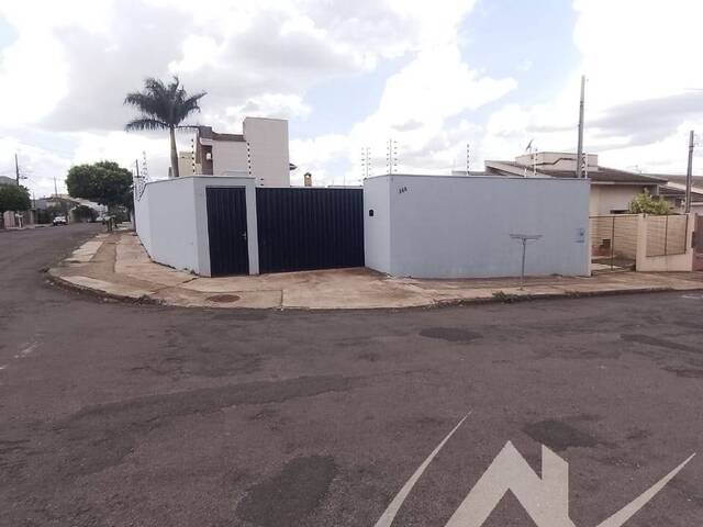 #2561 - Casa para Venda em Arapongas - PR - 2